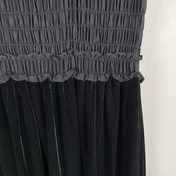Max Studio Velvet Maxi Dress in Black Size S Smocked Elegant Sleeveless Classic - Picture 6 of 9
